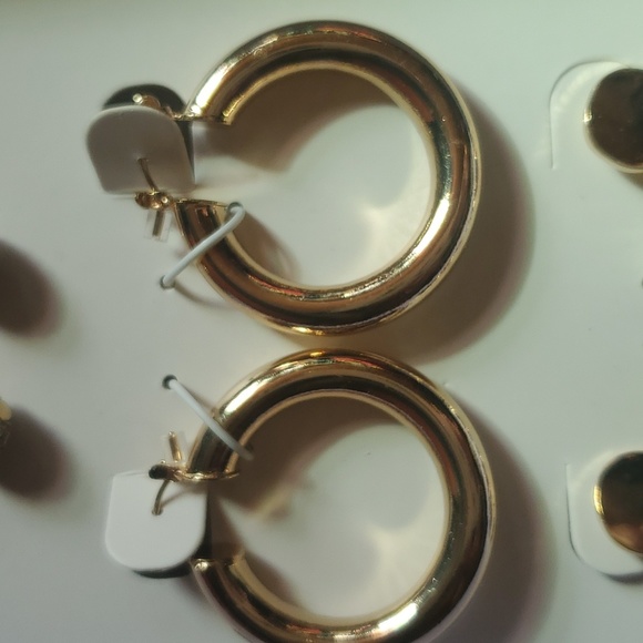 Madden girl EARRING SET ( SOLD) - Picture 3 of 4